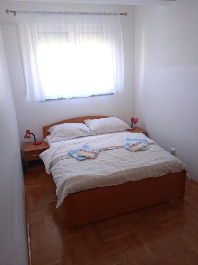 Apartment Luka With Balcony, Sea View And Free Parking Šibenik Kültér fotó